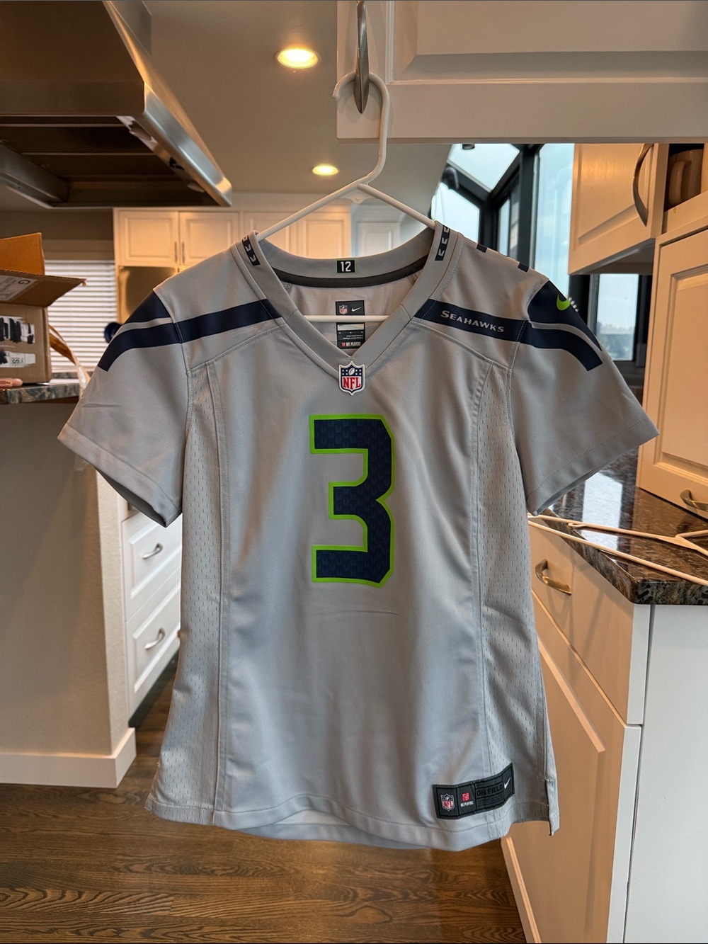 Nike Seattle Seahawks women’s Russel Wilson Jersey size medium like new EUC